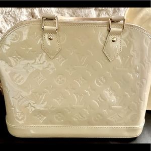 Louis Vuitton Alma Vernis Pm(Beige) Shoulder Bag